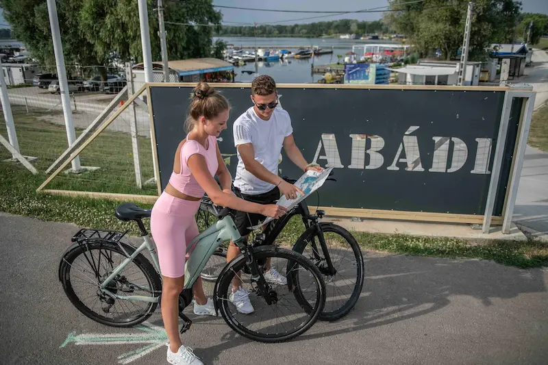 Kerékpárbérlés az Abádi Kikötőben