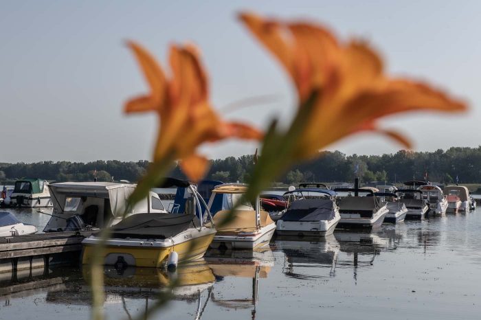 Hajók az Abádi Kikötőben