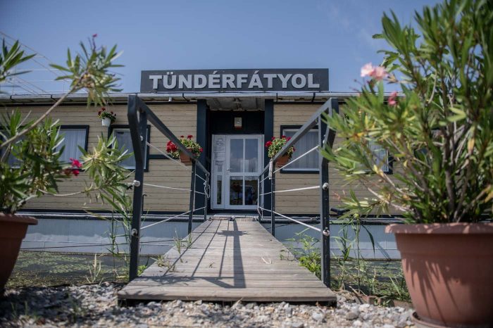 tündérfátyol főbejárat